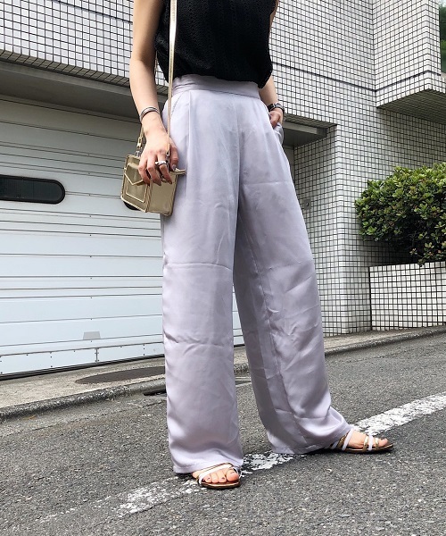 PAGEBOY（ページボーイ）の「シャイニーサテンパンツ（その他パンツ・レディース・ダークオレンジ/モカ/イエロー/サックスブルー/ピンク/ライトグレー・FREE）」の7枚目の写真