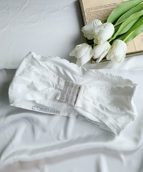 CLEA（クレア）の「カップ付 ストラップレスフリルブラトップ（チューブトップ・レディース・ホワイト/ブラック/ベージュ/チャコールグレー/グレイッシュベージュ/カーキ・FREE）」の8枚目の写真