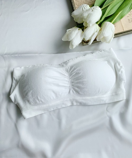 CLEA（クレア）の「カップ付 ストラップレスフリルブラトップ（チューブトップ・レディース・ホワイト/ブラック/ベージュ/チャコールグレー/グレイッシュベージュ/カーキ・FREE）」の7枚目の写真