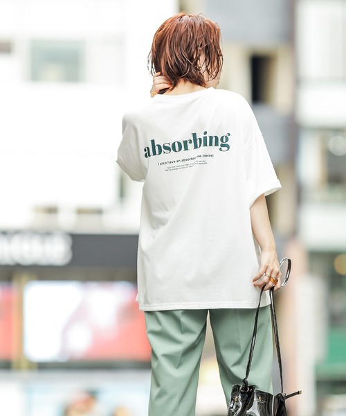 natural couture（ナチュラルクチュール）の「リラックスBACKロゴT（L）（Tシャツ/カットソー・レディース・オフホワイト/スミクロ/ベージュ/ブラウン・LARGE）」の2枚目の写真