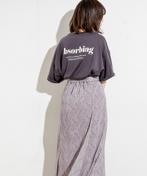 natural couture（ナチュラルクチュール）の「リラックスBACKロゴT（L）（Tシャツ/カットソー・レディース・オフホワイト/スミクロ/ベージュ/ブラウン・LARGE）」の5枚目の写真