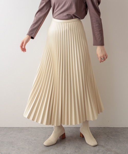 natural couture（ナチュラルクチュール）の「合皮プリーツスカート（スカート・レディース・アイボリー/ブラック/ブラウン・FREE）」の4枚目の写真