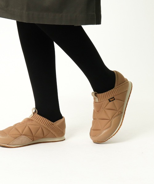 Teva（テバ）の「【 TEVA / テバ 】 EMBER MOC / エンバーモック ･･（スリッポン・レディース・ブラック/サンドベージュ・8/6/7/5）」の2枚目の写真