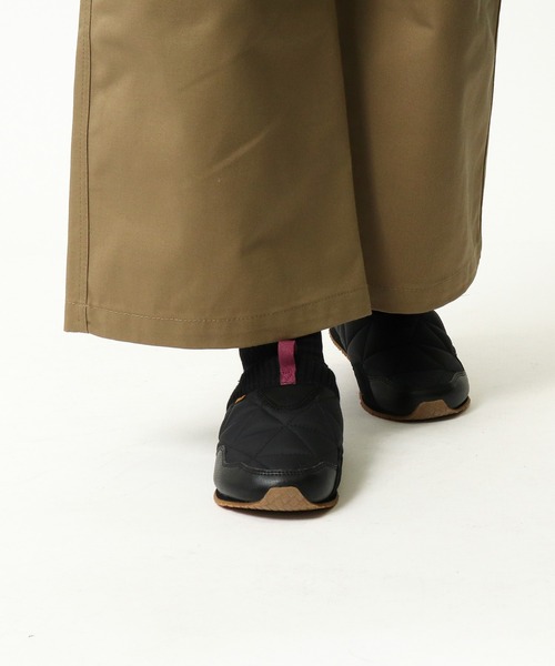 Teva（テバ）の「【 TEVA / テバ 】 EMBER MOC / エンバーモック ･･（スリッポン・レディース・ブラック/サンドベージュ・8/6/7/5）」の9枚目の写真