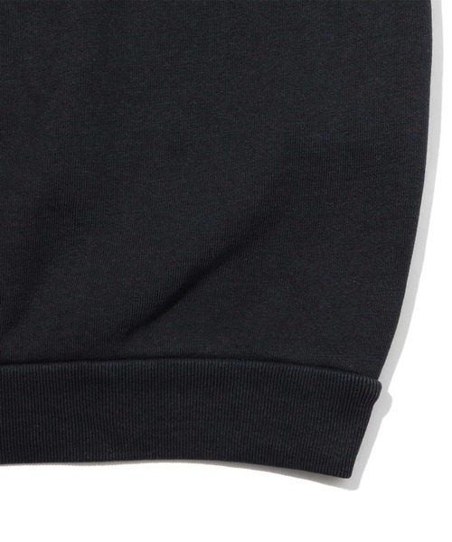 Levi's(リーバイス)の「MELROSE SLOUCHY CREW ULTRA SOFT CAVIAR GARMENT DYE(スウェット・レディース・ブラック・XS/S/M)」の5枚目の写真
