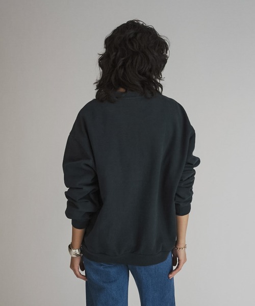 Levi's(リーバイス)の「MELROSE SLOUCHY CREW ULTRA SOFT CAVIAR GARMENT DYE(スウェット・レディース・ブラック・XS/S/M)」の8枚目の写真