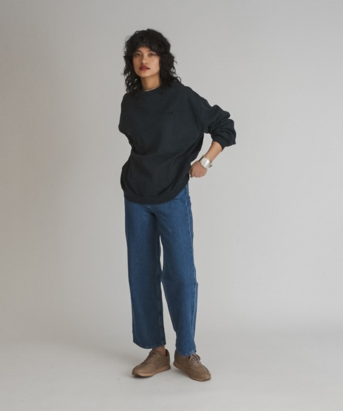 Levi's(リーバイス)の「MELROSE SLOUCHY CREW ULTRA SOFT CAVIAR GARMENT DYE(スウェット・レディース・ブラック・XS/S/M)」の11枚目の写真