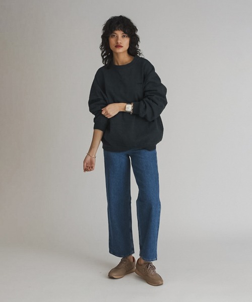 Levi's(リーバイス)の「MELROSE SLOUCHY CREW ULTRA SOFT CAVIAR GARMENT DYE(スウェット・レディース・ブラック・XS/S/M)」の15枚目の写真