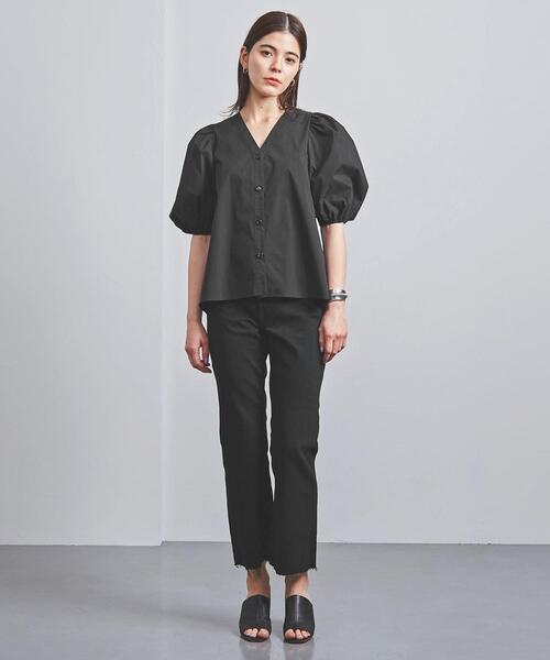 VONDEL（フォンデル）の「＜VONDEL（フォンデル）＞Vネック ギャザースリーブ ブラウス（シャツ/ブラウス・レディース・ライトブルー/ブラック・36）」の2枚目の写真