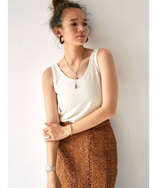 Ungrid（アングリッド）の「ランダムテレコカラータンクトップ（タンクトップ・レディース・ブラック/ブルー/アイボリー/キャメル・FREE）」の2枚目の写真