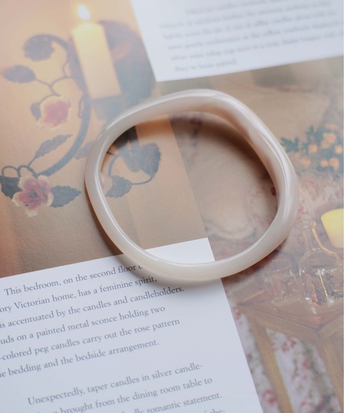 Port（ポート）の「ニュアンスカラー アクリル バングル（バングル/リストバンド・レディース・ブラウン/ライトブラウン/クリーム/ライトピンク・FREE）」の4枚目の写真