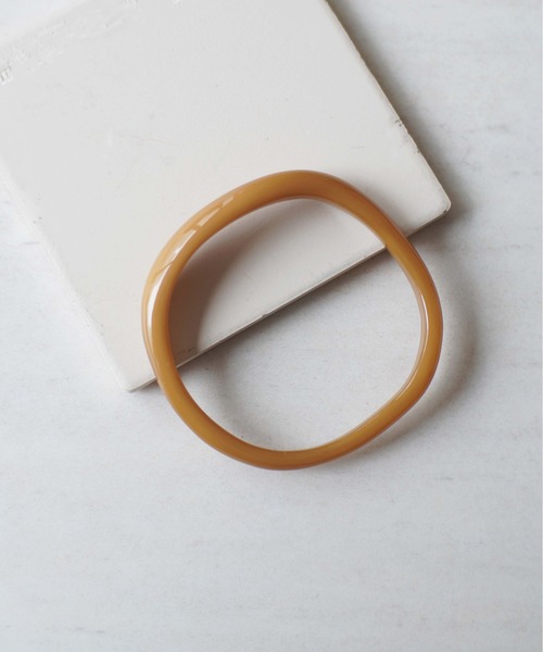 Port（ポート）の「ニュアンスカラー アクリル バングル（バングル/リストバンド・レディース・ブラウン/ライトブラウン/クリーム/ライトピンク・FREE）」の3枚目の写真