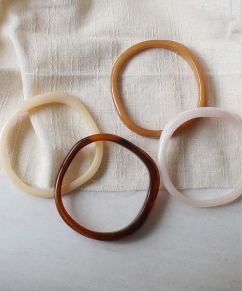 Port（ポート）の「ニュアンスカラー アクリル バングル（バングル/リストバンド・レディース・ブラウン/ライトブラウン/クリーム/ライトピンク・FREE）」の8枚目の写真