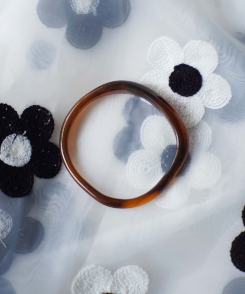 Port（ポート）の「ニュアンスカラー アクリル バングル（バングル/リストバンド・レディース・ブラウン/ライトブラウン/クリーム/ライトピンク・FREE）」の5枚目の写真