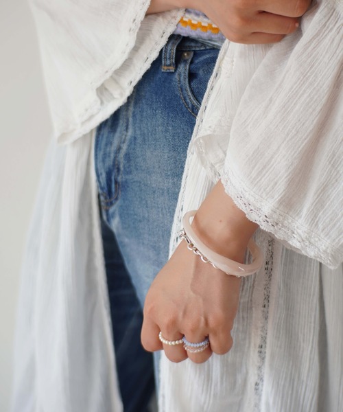 Port（ポート）の「ニュアンスカラー アクリル バングル（バングル/リストバンド・レディース・ブラウン/ライトブラウン/クリーム/ライトピンク・FREE）」の6枚目の写真