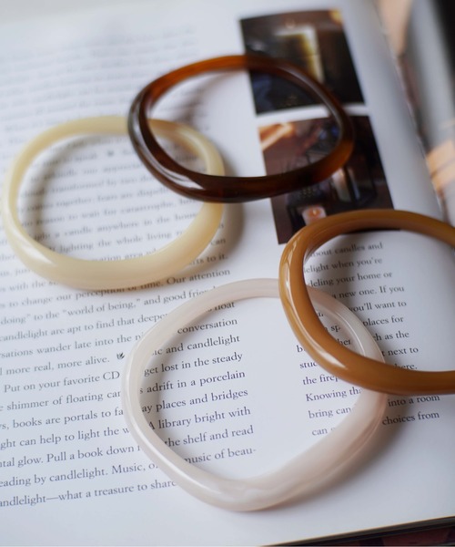 Port（ポート）の「ニュアンスカラー アクリル バングル（バングル/リストバンド・レディース・ブラウン/ライトブラウン/クリーム/ライトピンク・FREE）」の12枚目の写真