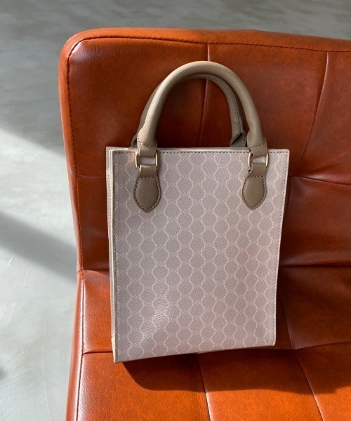 Aunt Marie's（アントマリーズ）の「モノグラムスクエアミニショルダー（ショルダーバッグ・レディース・ベージュ/ブラウン/ブラック・FREE）」の5枚目の写真