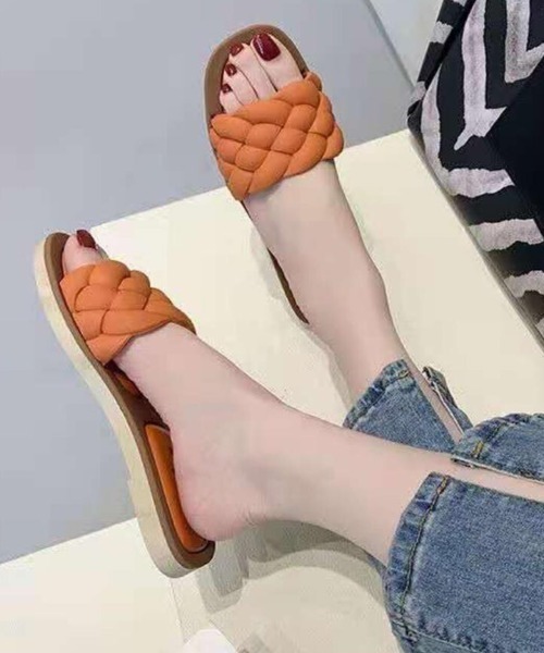 SFW（エスエフダブリュー）の「ラフなデザインと上品な素材感のバランスが抜群 合皮ビーチサンダル（サンダル・レディース・ホワイト/ブラック/オレンジ/グリーン・40/39/38/36/37）」の4枚目の写真