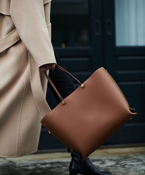 E'POR（エポール）の「【E'POR】【A4対応】 Y BAG Wideサイドジップ横型トートバッグ）（トートバッグ・レディース・ブラック/ダークブラウン/ブラウン/オフホワイト・FREE）」の4枚目の写真