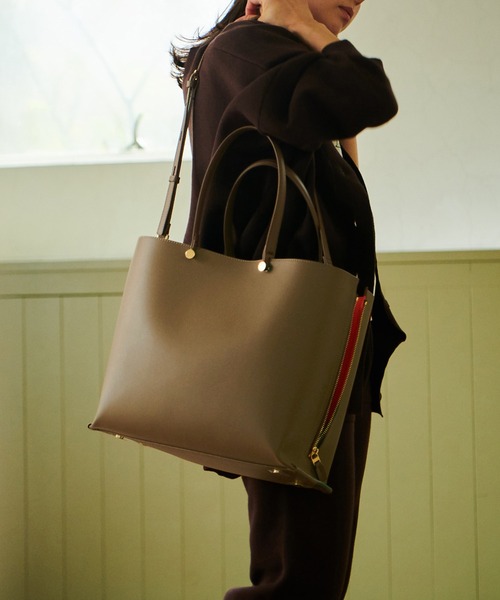 E'POR（エポール）の「【E'POR】【A4対応】 Y BAG Wideサイドジップ横型トートバッグ）（トートバッグ・レディース・ブラック/ダークブラウン/ブラウン/オフホワイト・FREE）」の19枚目の写真