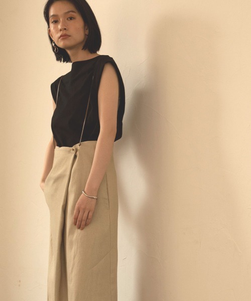 marjour（マージュール）の「CODE SUSPENDERS WRAP SKIRT（スカート・レディース・ベージュ・M）」の2枚目の写真