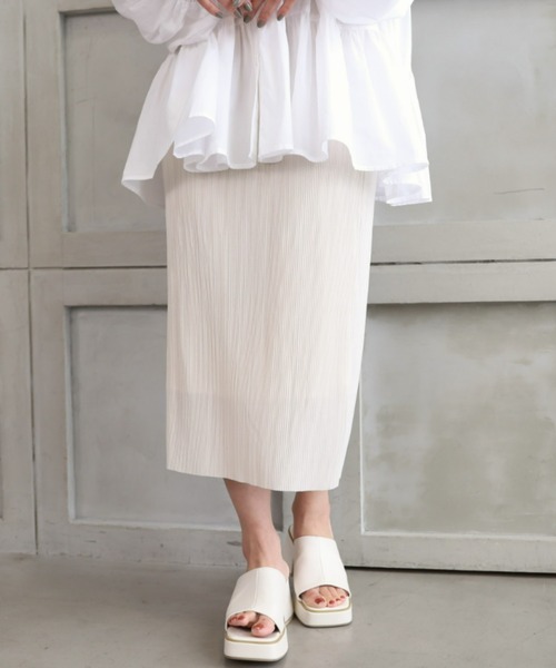 moment+（モーメントプラス）の「マットサテンプリーツセミタイトスカート(裏地あり)（スカート・レディース・ブラック/ダークグリーン/パープル/ブラウン/オレンジ/ライトグリーン/アイボリー/グレイッシュベージュ/ターコイズブルー/ピンク・S/M/L）」の2枚目の写真