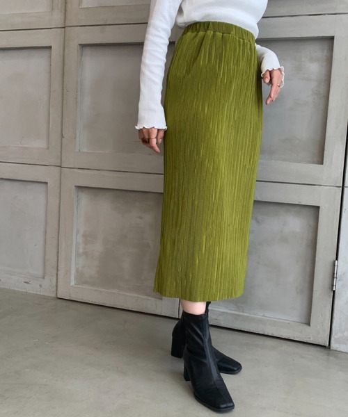 moment+（モーメントプラス）の「マットサテンプリーツセミタイト