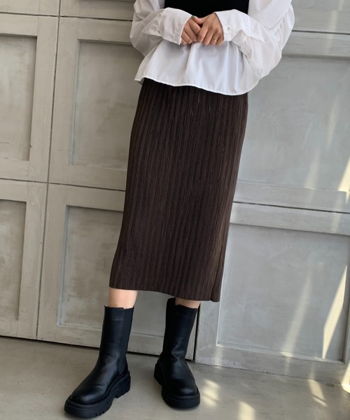 moment+（モーメントプラス）の「マットサテンプリーツセミタイトスカート(裏地あり)（スカート・レディース・ブラック/ダークグリーン/パープル/ブラウン/オレンジ/ライトグリーン/アイボリー/グレイッシュベージュ/ターコイズブルー/ピンク・S/M/L）」の20枚目の写真