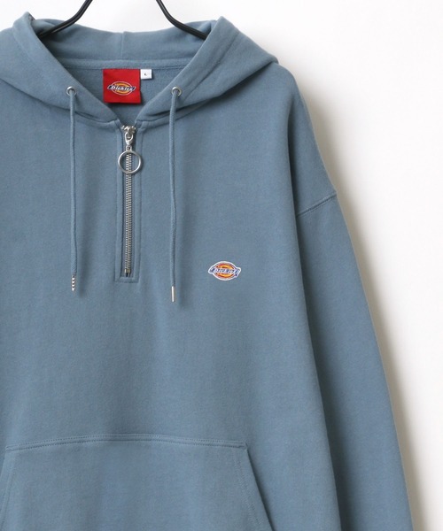 Dickies（ディッキーズ）の「Dickies/ディッキーズ ビッグシルエット ワンポイント ミニロゴワッペン ハーフジップ スウェット パーカー（パーカー・メンズ・ホワイト/ブラック/ベージュ/グレイッシュベージュ/グリーン/サックスブルー・M/L/XL）」の6枚目の写真
