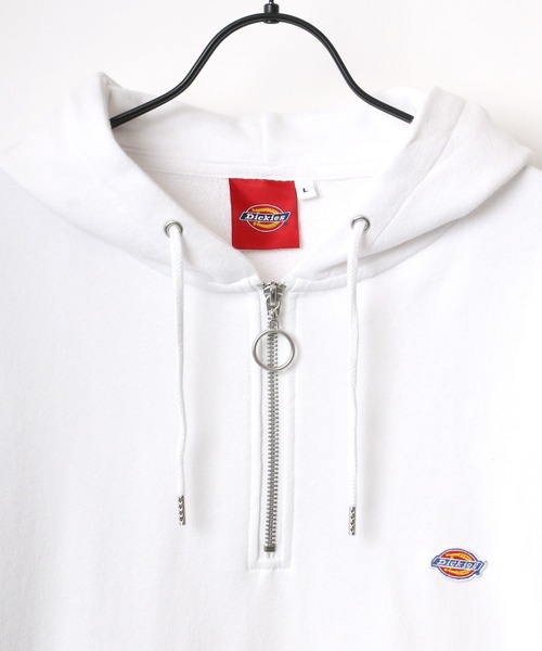 Dickies（ディッキーズ）の「Dickies/ディッキーズ ビッグシルエット ワンポイント ミニロゴワッペン ハーフジップ スウェット パーカー（パーカー・メンズ・ホワイト/ブラック/ベージュ/グレイッシュベージュ/グリーン/サックスブルー・M/L/XL）」の13枚目の写真