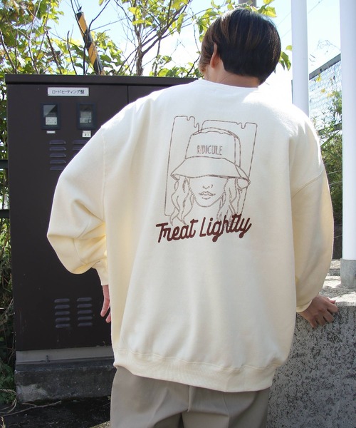 ZIP FIVE（ジップファイブ）の「【ZIP FIVE】【肉厚】 ビッグシルエットバックプリントクルースウェット（スウェット・レディース・アイボリー系/ネイビー/グレー系/イエロー系/ブルー/マスタード/ブラウン系/ネイビー系1/ブルー系/ブラック系/カーキ系/ホワイト/ブラック/パープル/ベージュ系/オートミール/アイボリー/チャコール/ブラック系1/ブルー系1/グレー/カーキ/ホワイト系1/ベージュ系1/パープル系/アイボリー系1/ベージュ/ネイビー系/ホワイト系2/レンガ/ホワイト系/イエロー系1/ブラウン系2/ホワイト系3/オレンジ系1/ホワイト系4/ホワイト系5/オレンジ系/グレー系1/グレー系2/ホワイト系6/ブラウン系1/ホワイト系7/ダークグリーン/カーキ系1/グレー系3/ダークグリーン系・X-LARGE/LARGE/MEDIUM）」の3枚目の写真