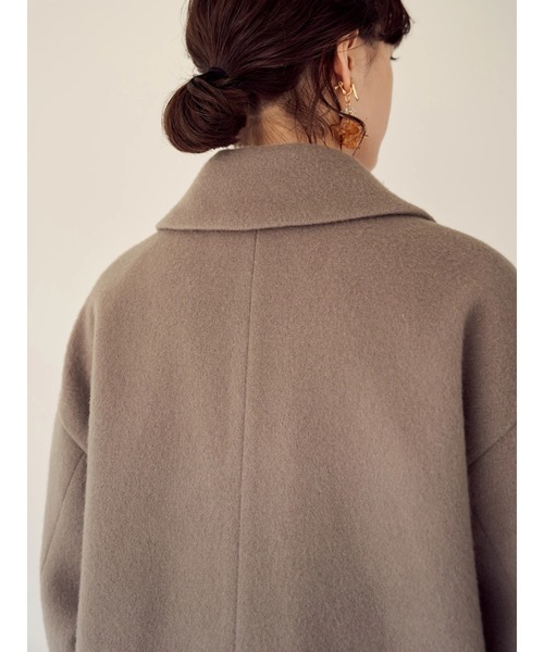 YECCA VECCA（イェッカヴェッカ）の「P.スリットデザインダブルコート＊（チェスターコート・レディース・ブルー/モカ/ライトベージュ/ライム/ブラック・FREE）」の13枚目の写真