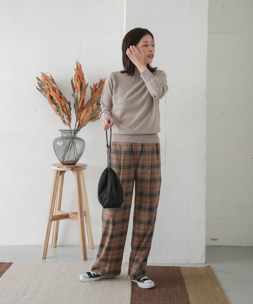 URBAN RESEARCH DOORS(アーバンリサーチドアーズ)の「ウールクルーネックプルオーバーニット(ニット/セーター・レディース・ベージュ/カーキ/ブラウン系その他・ONE)」の15枚目の写真