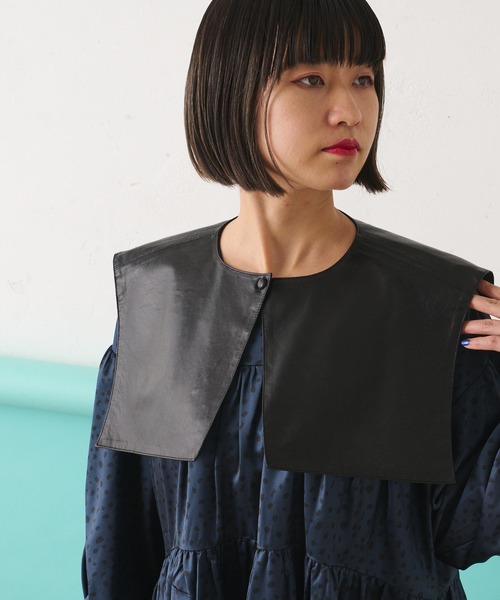 ear PAPILLONNER（イアパピヨネ）の「シープレザー付け襟（付け襟・レディース・ブラック/ダークグリーン・FREE）」の2枚目の写真