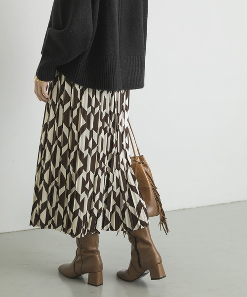 URBAN RESEARCH(アーバンリサーチ)の「ジオメトリックプリーツスカート(スカート・レディース・ブラック/ブラウン・FREE)」の7枚目の写真