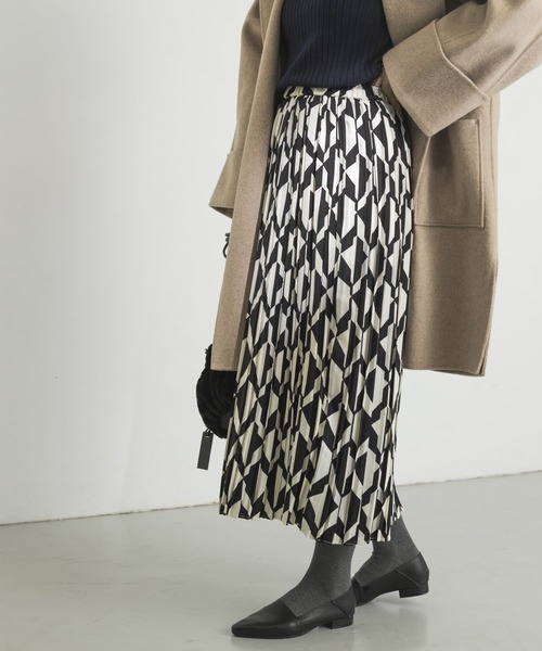 URBAN RESEARCH(アーバンリサーチ)の「ジオメトリックプリーツスカート(スカート・レディース・ブラック/ブラウン・FREE)」の5枚目の写真
