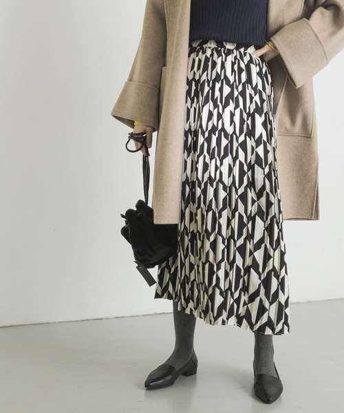 URBAN RESEARCH(アーバンリサーチ)の「ジオメトリックプリーツスカート(スカート・レディース・ブラック/ブラウン・FREE)」の4枚目の写真