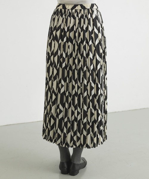 URBAN RESEARCH(アーバンリサーチ)の「ジオメトリックプリーツスカート(スカート・レディース・ブラック/ブラウン・FREE)」の16枚目の写真