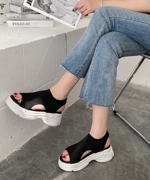 Shoes in Closet（シューズインクローゼット）の「軽量厚底 ストレッチ メッシュ スポーツサンダル 7849（サンダル・レディース・ベージュ/ブラック×ホワイト/ブラック×ブラック・LL/3L/4L/S/M/L/XS）」の8枚目の写真