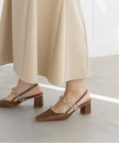 RANDA（ランダ）の「ゴールドチェーンバックストラップパンプス（パンプス・レディース・アイボリー/ブラウン/グリーン・LL/M/L/S）」の7枚目の写真