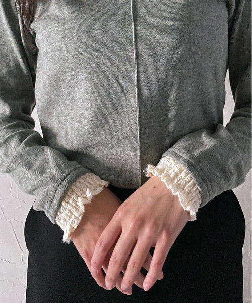 Loco Ocean（ロコオーシャン）の「レイヤード風 レース付き裏起毛綺麗めトップス（Tシャツ/カットソー・レディース・ブラック/ベージュ/グレー/チャコール・FREE）」の16枚目の写真