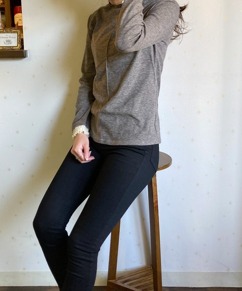 Loco Ocean（ロコオーシャン）の「レイヤード風 レース付き裏起毛綺麗めトップス（Tシャツ/カットソー・レディース・ブラック/ベージュ/グレー/チャコール・FREE）」の17枚目の写真