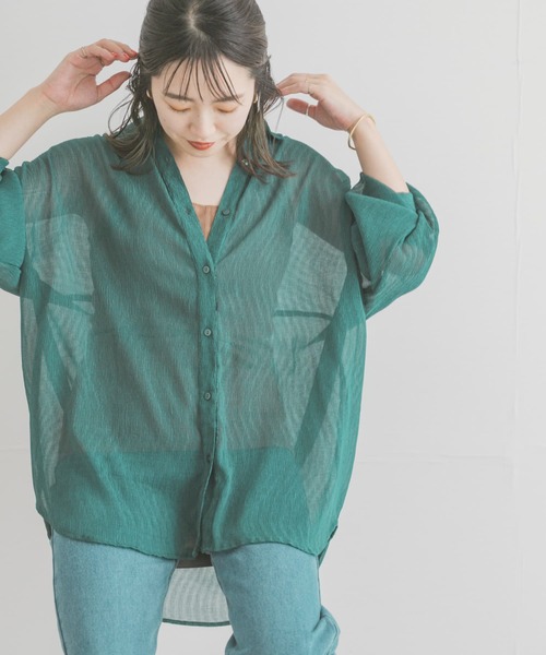 ITEMS URBANRESEARCH(アイテムズ アーバンリサーチ)の「【B.GRN販売中止】ヨウリュウシアービッグシャツ(シャツ/ブラウス・レディース・オフホワイト/チャコールグレー/グリーン系その他/グリーン/パープル・FREE)」の1枚目の写真