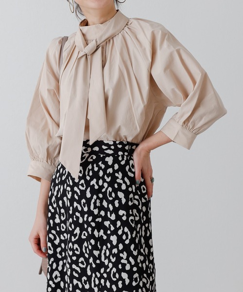 COLONY 2139(コロニートゥーワンスリーナイン)の「コットンボウタイブラウス(シャツ/ブラウス・レディース・オフホワイト/ベージュ/オレンジ・FREE)」の3枚目の写真