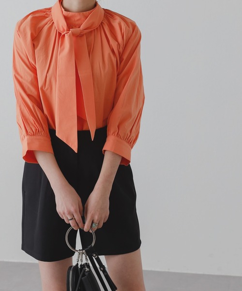 COLONY 2139(コロニートゥーワンスリーナイン)の「コットンボウタイブラウス(シャツ/ブラウス・レディース・オフホワイト/ベージュ/オレンジ・FREE)」の1枚目の写真