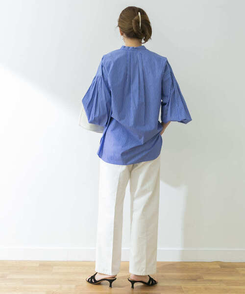 URBAN RESEARCH（アーバンリサーチ）の「ボリュームスリーブバンドカラーシャツ（シャツ/ブラウス・レディース・ホワイト/ネイビー/ストライプ・FREE）」の15枚目の写真