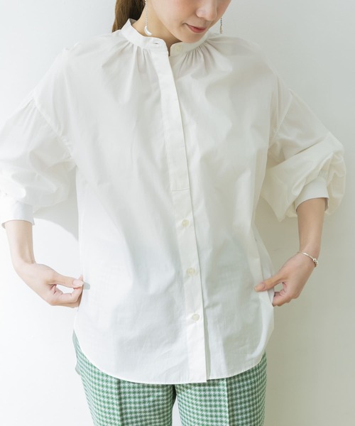 URBAN RESEARCH（アーバンリサーチ）の「ボリュームスリーブバンドカラーシャツ（シャツ/ブラウス・レディース・ホワイト/ネイビー/ストライプ・FREE）」の18枚目の写真