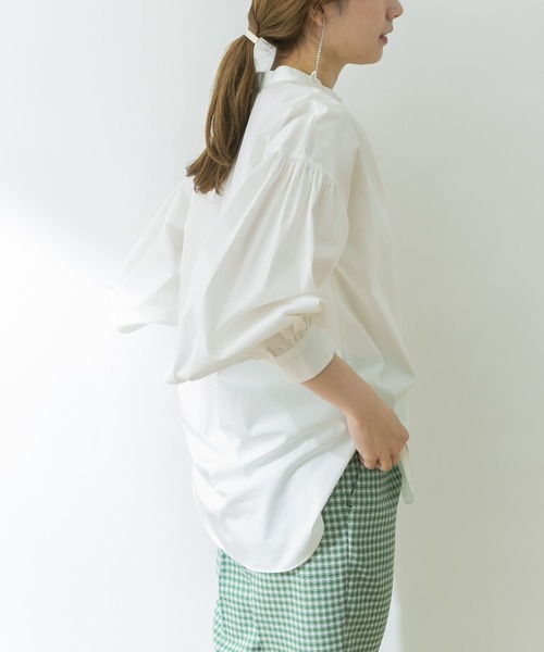 URBAN RESEARCH（アーバンリサーチ）の「ボリュームスリーブバンドカラーシャツ（シャツ/ブラウス・レディース・ホワイト/ネイビー/ストライプ・FREE）」の21枚目の写真