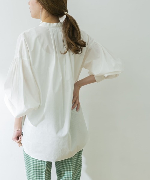 URBAN RESEARCH（アーバンリサーチ）の「ボリュームスリーブバンドカラーシャツ（シャツ/ブラウス・レディース・ホワイト/ネイビー/ストライプ・FREE）」の22枚目の写真