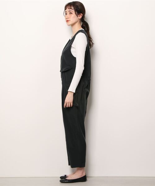ROBES&CONFECTIONS(ローブスコンフェクションズ)の「Robes & Confections/ローブス&コンフェクションズ/レーヨンパウダーシフォンツナギ(つなぎ/オールインワン・レディース・ブラック/ネイビー・1/3)」の3枚目の写真